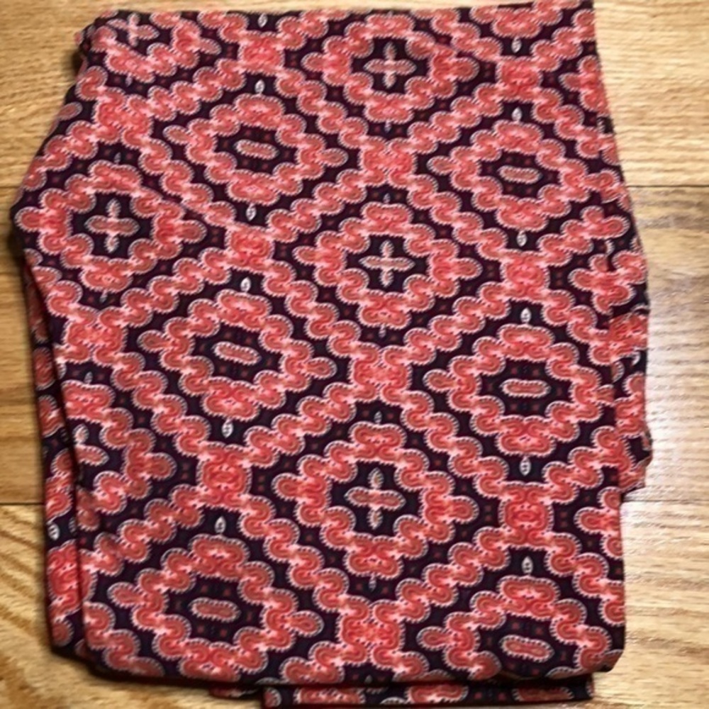 Lularoe Tall & Curvy leggings black and red design TC New